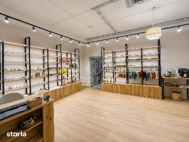 Spatiu comercial de vanzare - 80 mp utili - Vitrina - Sopor