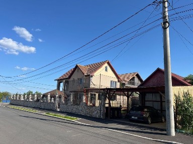 Vând casă in cartierul Primăverii