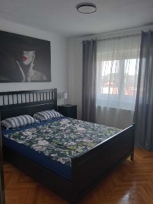 PROPIETAR,Inchiriez apartament 3 camere,decomandat,str.Scoala de Inot, langa Parcul Subarini,pret 500 euro