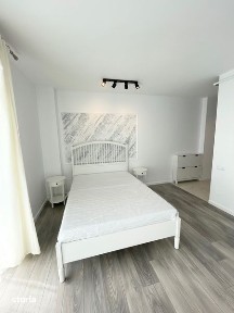 Vand apartament zona Teilor
