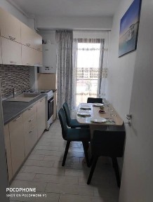 Inchiriez apartment de 2 camere decomandat, Mamaia Sat, vedere la mare.