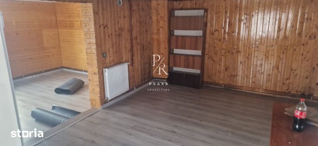 Spatiu comercial de inchiriat 65 mp, curte, pod 22 mp, 3 parcari, zona