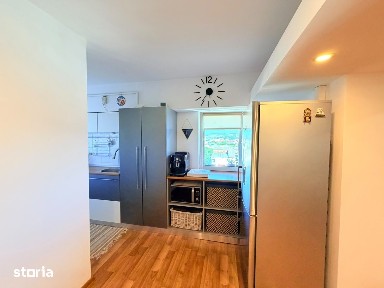 Apartament 3 camere transformat în 4 camere,acces imediat P. Roș/Palas