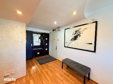 Apartament 4 camere transformat în 3 camere,acces imediat P. Roș/Palas
