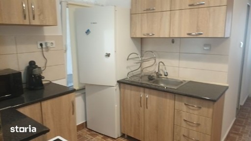 Inchiriez apartament semicentral