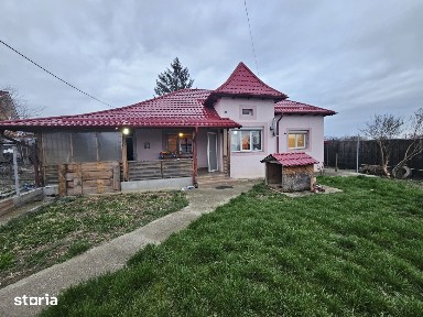 Casa pe parter 3 camere, teren 390 mp. Stefanesti, stradal