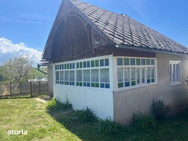 Vand casa cu teren
