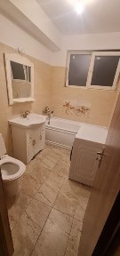 Apartament cu două camere de închiriat în Berceni pe Bd Obregia lângă statia de metrou piața sudului suprafață 45 mp plus balcon închis.