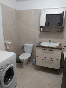 Garsoniera spațioasă zona Coresi etaj 1