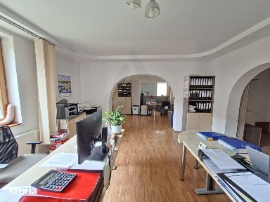 Spatiu birouri casa individuala curte proprie 9 birouri Selimbar