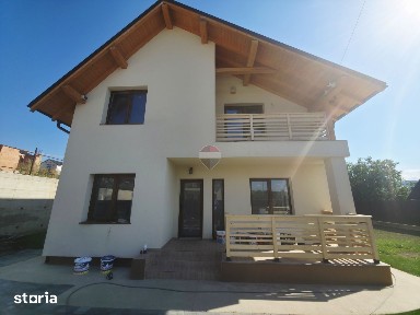 Casă / Vilă cu 4 camere de închiriat în zona Calea Romanului