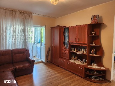 Zona Ura 2 camere etaj 2 din 4