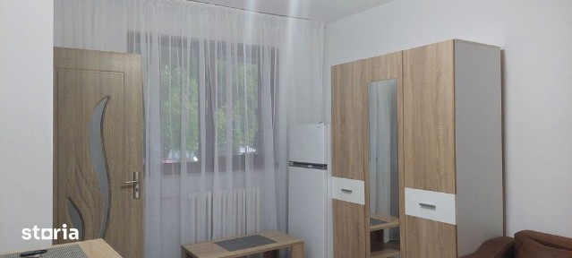Garsoniera in bloc de apartamente Podu Ros liceul Emil Racovita