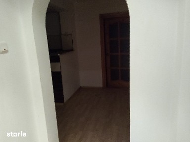 TARGU NEAMT Apartament 3 camere decomandate - 76 mp - etaj 4