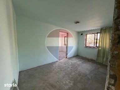 Apartament de renovat cu 3 camere de vânzare in Marasesti