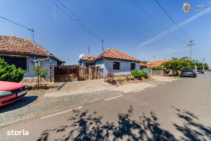 Casă de vânzare - Curtici cu Terasă acoperită