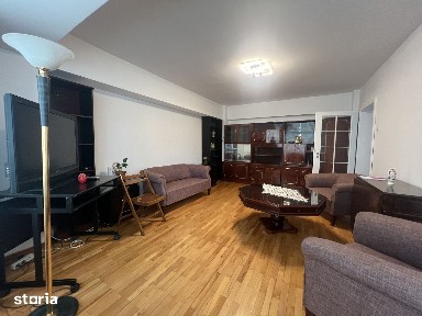 700€, Bd.Unirii, decomandat, etaj 1