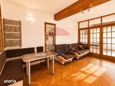 Apartament cu 3 camere de vanzare in zona centrala