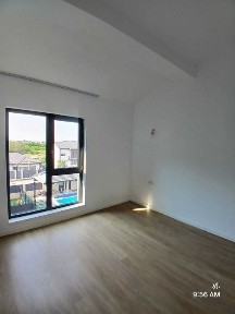 De închiriat | Duplex spatios 3 dormitoare - Cu vedere la piscină