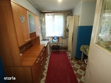 Apartament 2 camere decomandat, parter, zona Scolii 10 Precista
