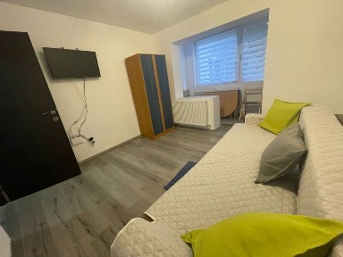 Inchiriez Apartament 2 camere la parter