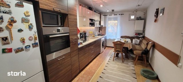 Vand apartament 3 camere zona Craiter