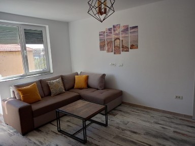 Inchiriez apartament
