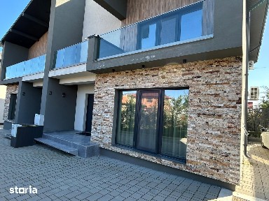 Casa moderna in duplex de vânzare aproape de lac, zonă liniștita.