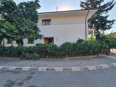 Apartament la casa, la 5 min de centru - renovat și complet utilat