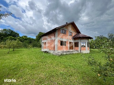 Casa P+M la rosu 188 mp si teren de 3.400 mp cu livada in Pucioasa-Sat