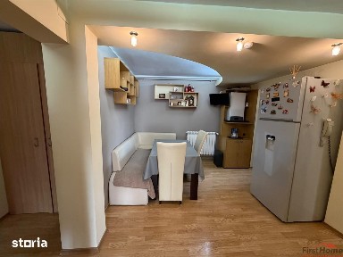 Apartament 3 camere, zona Ultracentrala, etaj 3 cu acoperis