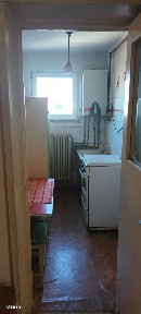 VÂND ap. 2 camere, decomandat, centrală, balcon, termopane, ușă nouă.