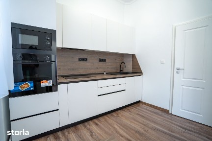Apartament cu 2 camere, casă la curte comună - Central, Oradea