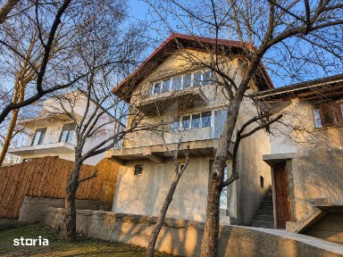 Casa la rosu 4 camere, 169mp, piata Pacurari