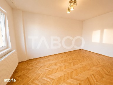 Strand Apartament decomandat de vanzare 2 camere balcon etaj 4 pivnita