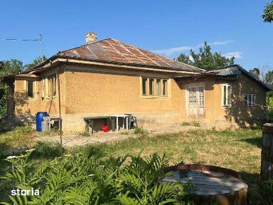 Casa de vanzare 4300 mp teren, sat Beciu, jud. Vrancea
