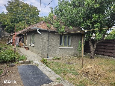 Casa veche 90 mp si teren 267 mp Iasi Tg Cucu P Fier Vile