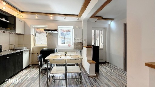 Apartament la Casa cu Curte si Foisor