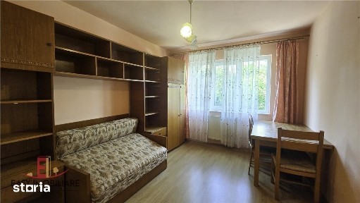 Apartament 2 camere, etaj 1, pe Bld. 1848, decomandat, cu lift.