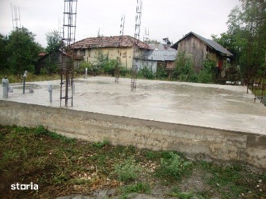 Casa demolabila + Teren - 1.945mp, Com. Crangurile