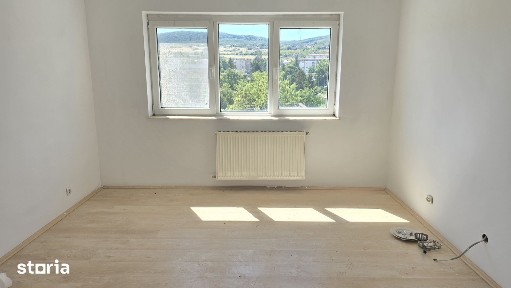 Vand apartament cu 2 camere decomandat Deva, zona Eminescu (Politie)
