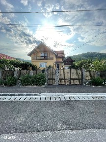 Casă cu 3 camere si garaj | Goranu
