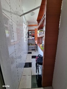 Apartament de vânzare cu 3 camere, cu loc de parcare