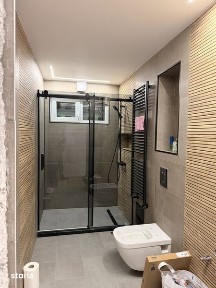 Vand apartament cu 3 camere semidecomandat
