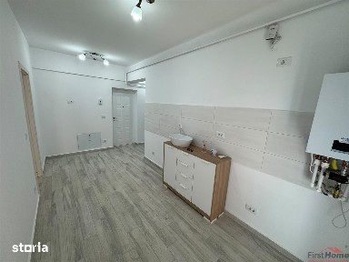 Garsoniera nemobilata - birou, etaj 2, parcare, bloc nou, Liceul Unire