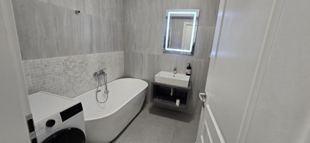 Pers Fizică 3camere+parcare 67mp