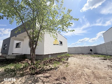 Casa 4 camere pe parter | 135 mp utili | 450 mp teren
