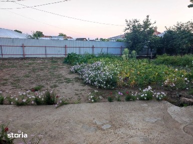 Casă cu 4 camere și curte mare, gata de utilizare