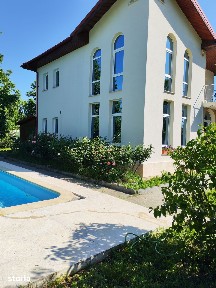 Casă cu 5 camere, piscină și garaj