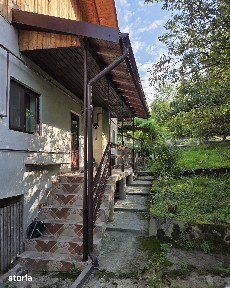Casă 2.000 mp teren, livadă, pârâu, utilitati, Pietrosita (Dambovita)
